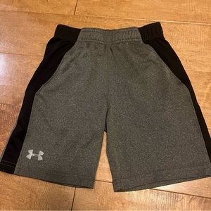 Boys Under Armour shorts sz 6